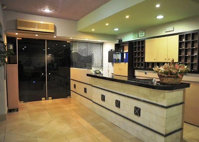 Anseli מלון דירות 2*