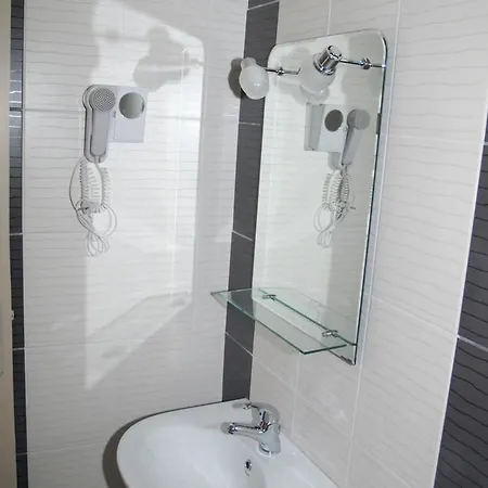 Anseli Apartmanhotel Kremasztí