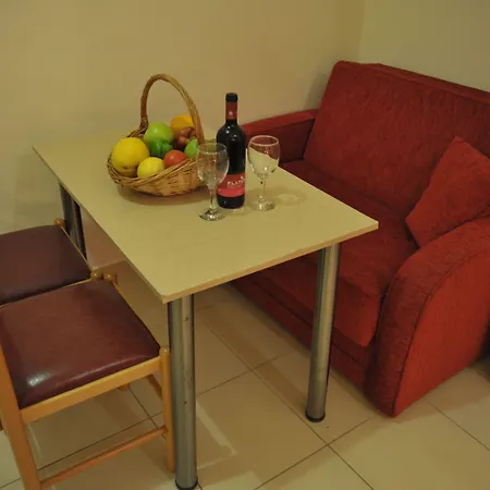 Anseli Aparthotel 2*